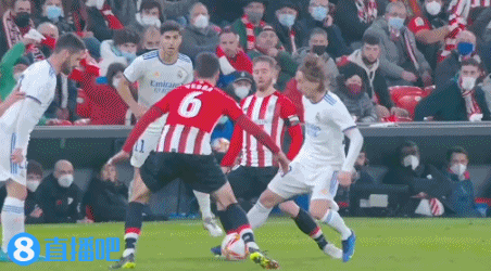 肯·葛瑞菲父子代表西雅图水手同场竞技，并击出“背靠背”全垒打，传为美谈